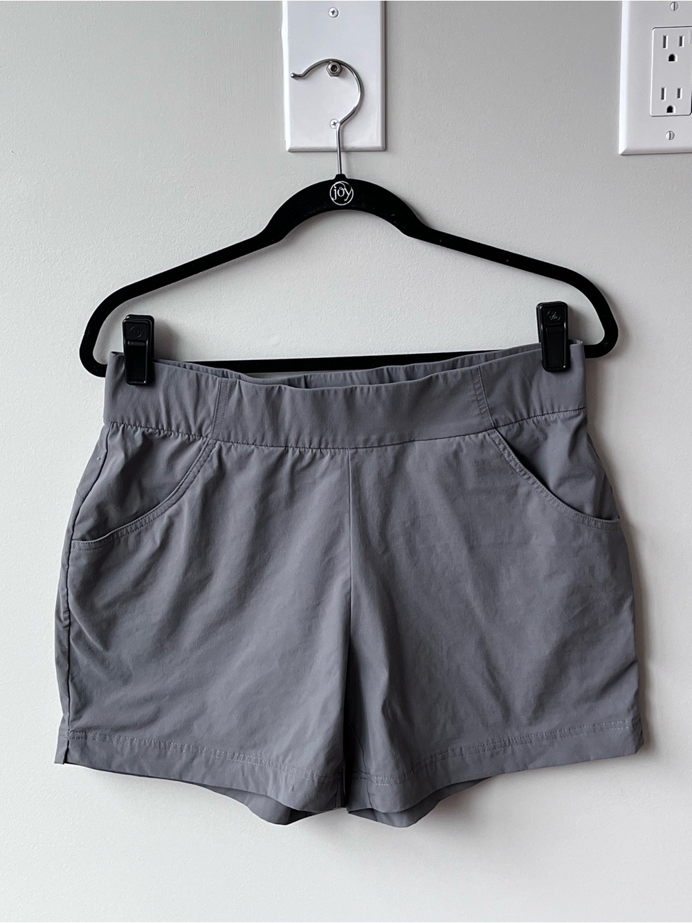 Columbia Women's Large City Grey Anytime Casual Pull On Stretch Pockets Short 5”